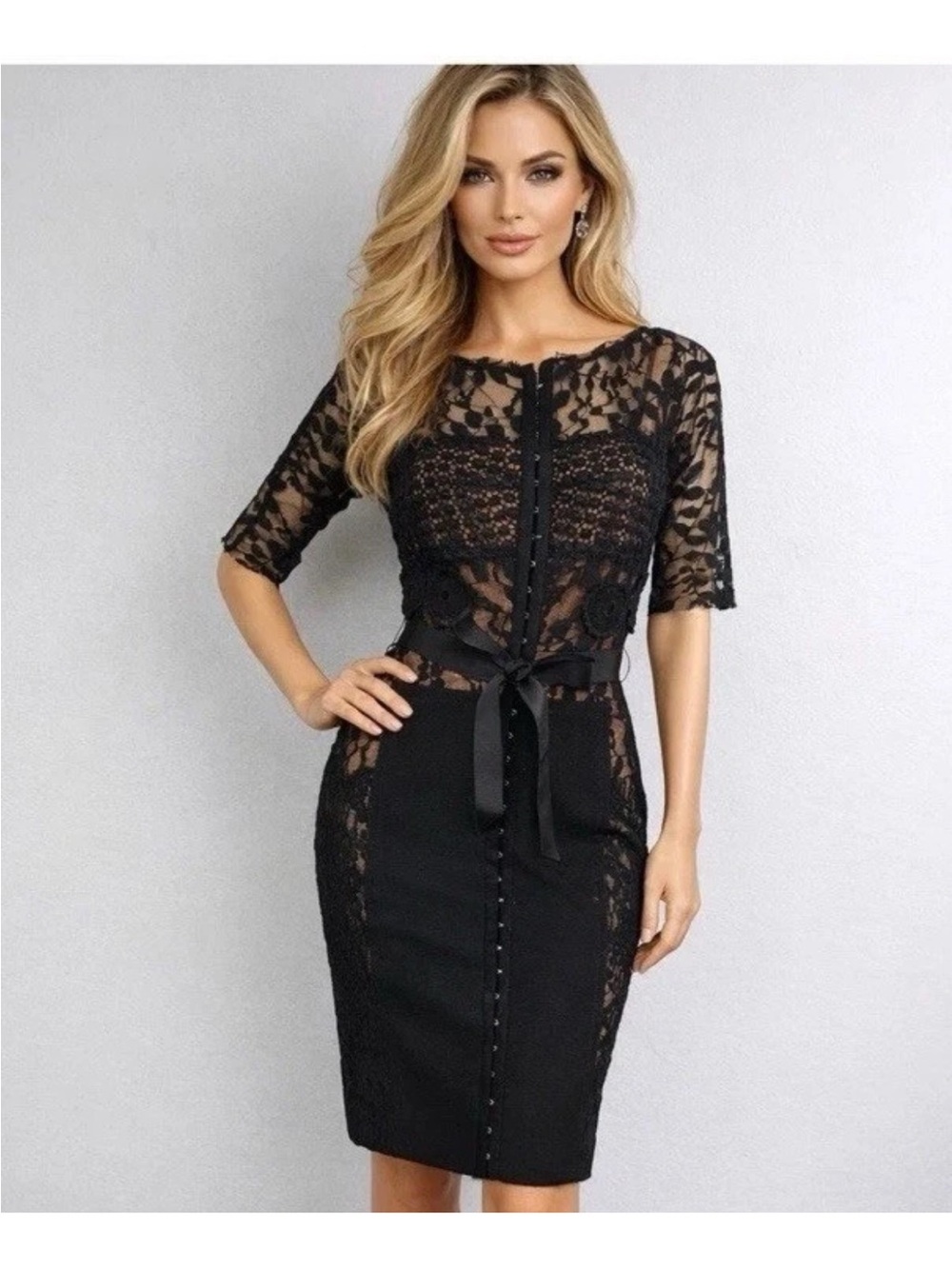 ANTHROPOLOGIE Beguile by Byron Lars Carissima Sheath Black Lace
Dress Size 2
